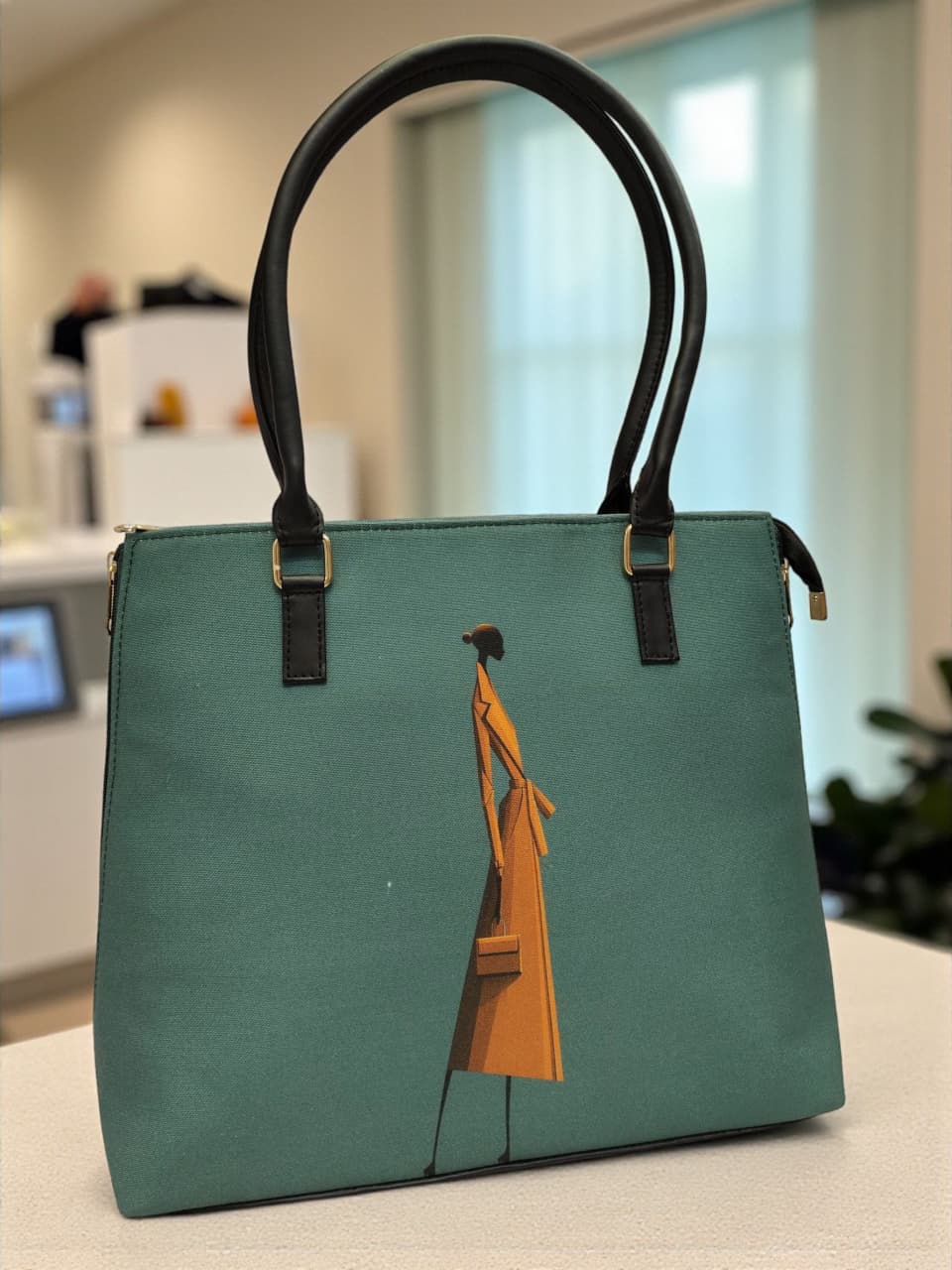 The Side Zipper Tote