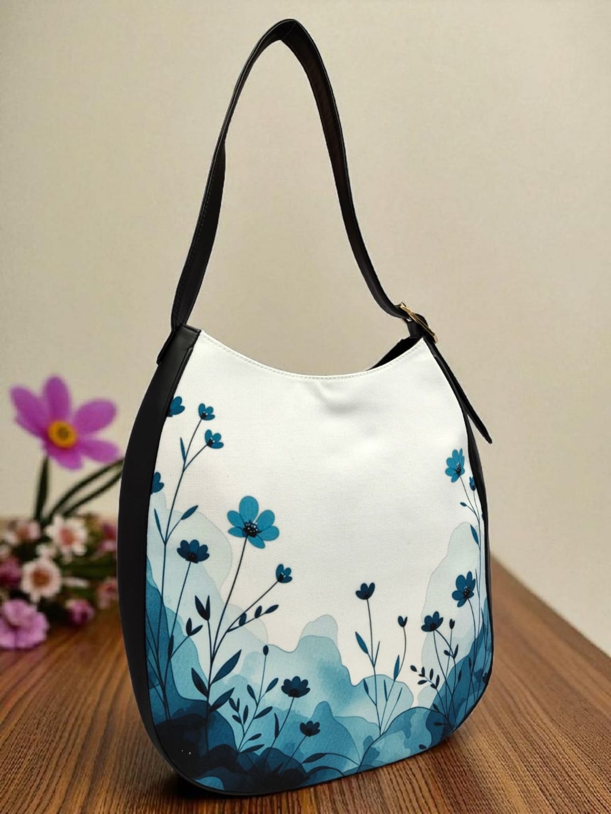 The " EGG " Tote
