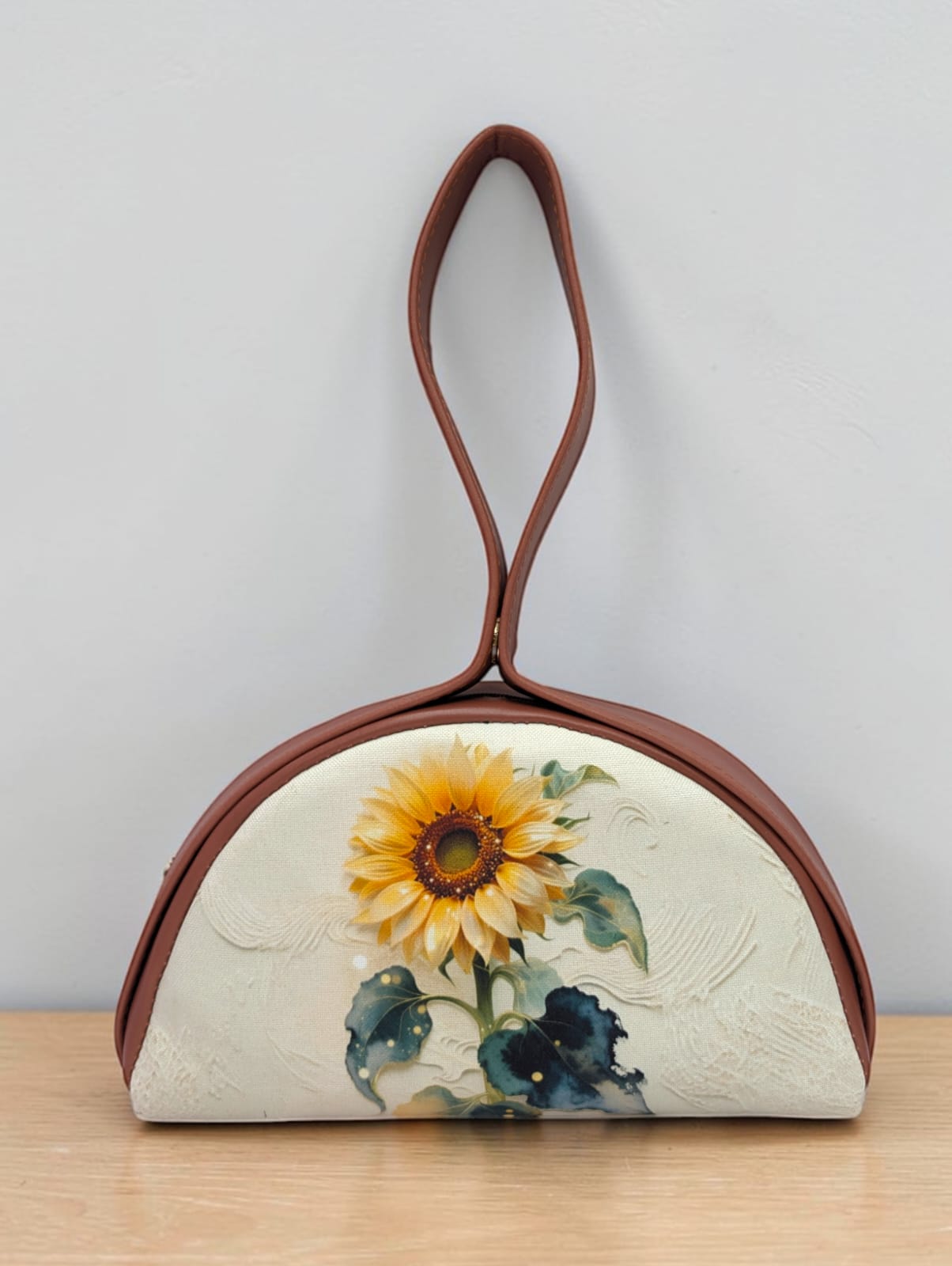 The Chandrika Loop Clutch