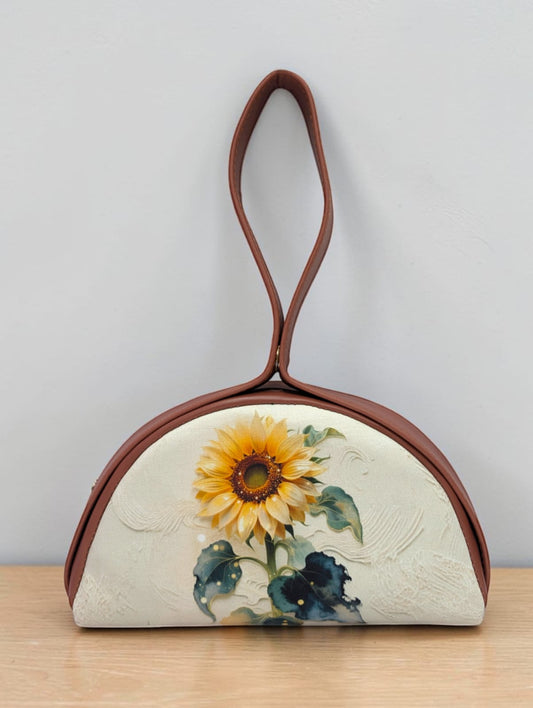 The Chandrika Loop Clutch