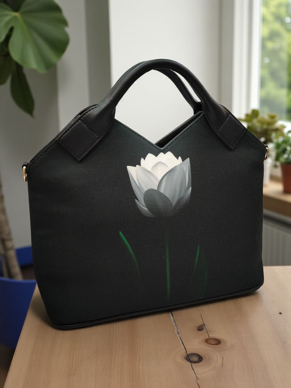 Erica - The M-Shaped Indiez