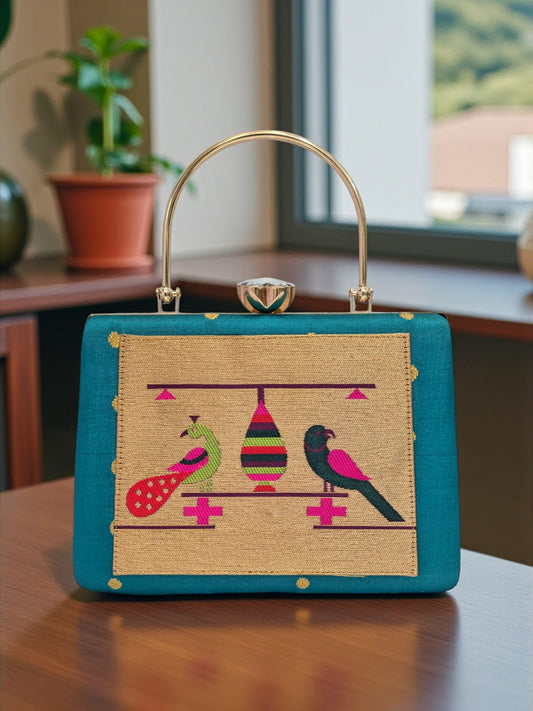 The MorPaakhi Clutch