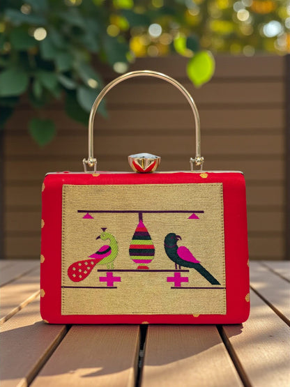 The MorPaakhi Clutch