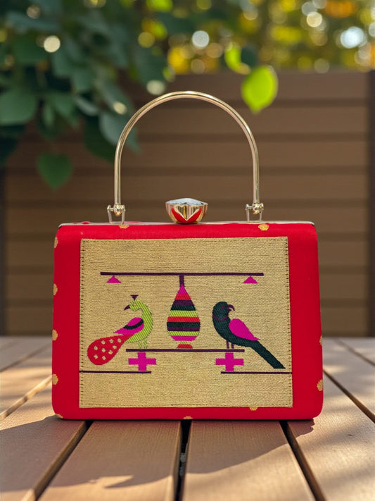 The MorPaakhi Clutch