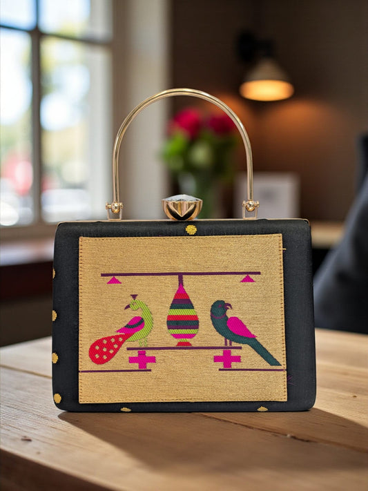 The MorPaakhi Clutch