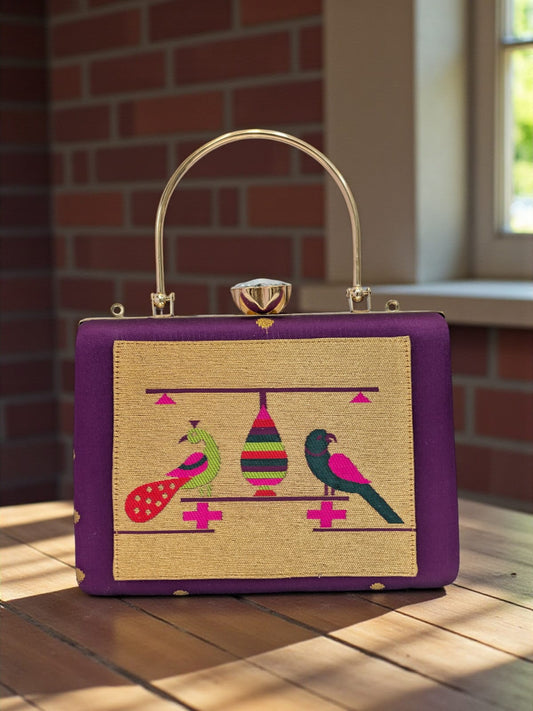 The MorPaakhi Clutch