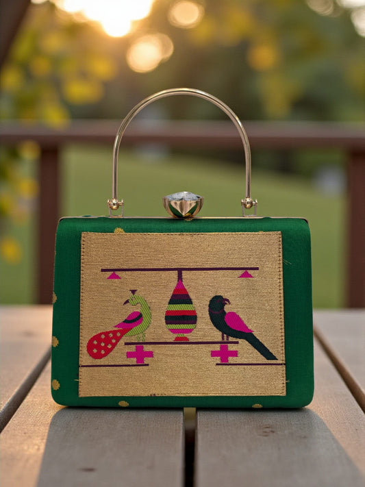 The MorPaakhi Clutch