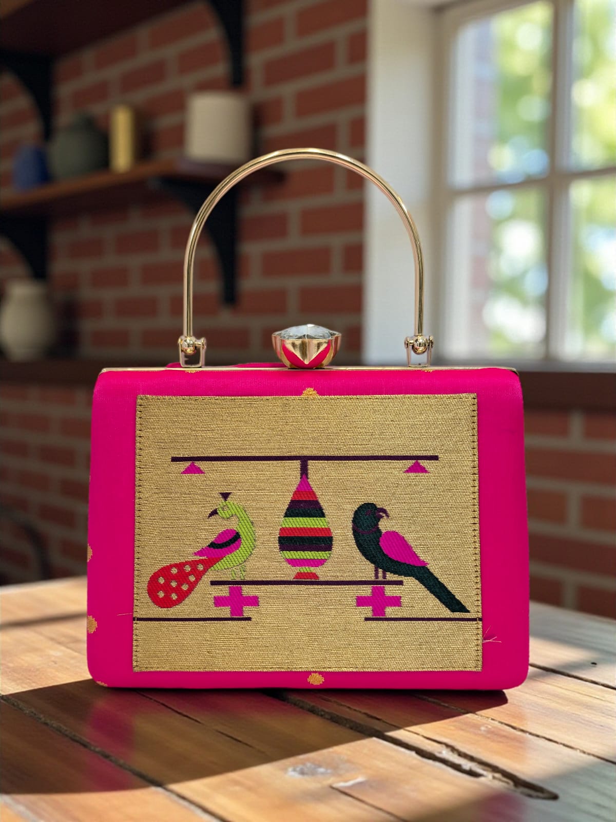 The MorPaakhi Clutch