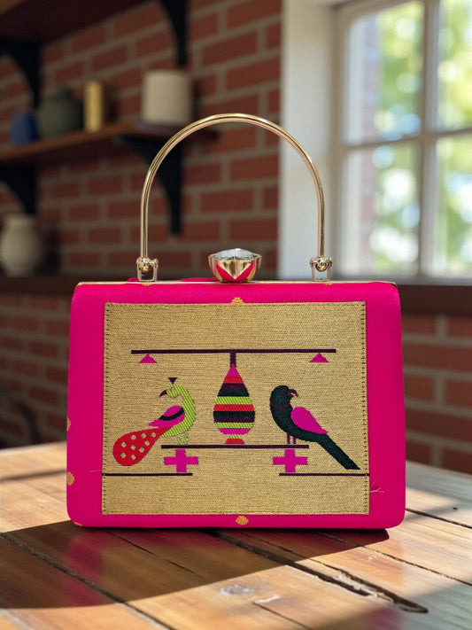 The MorPaakhi Clutch