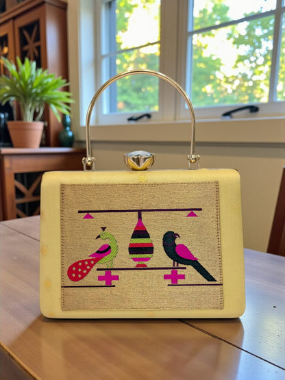 The MorPaakhi Clutch