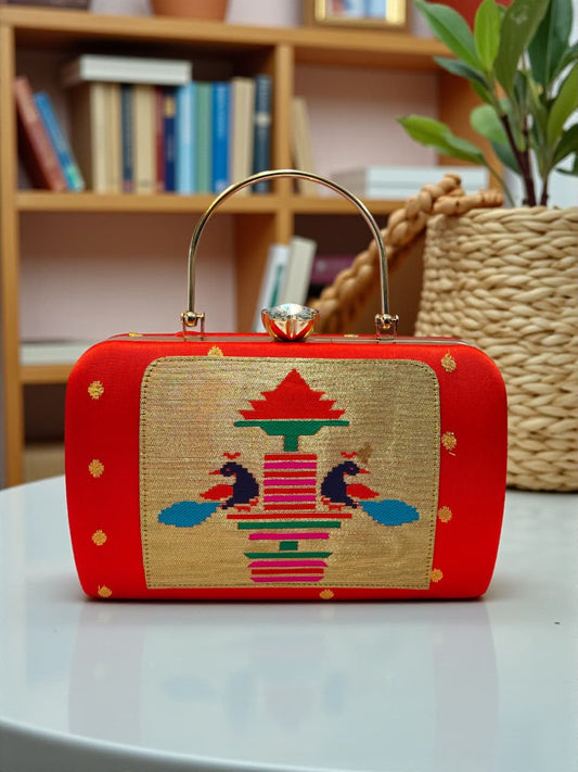 The MorPaakhi Clutch - Design 02