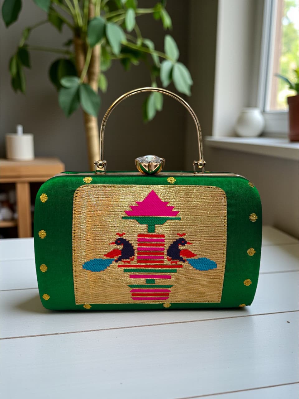 The MorPaakhi Clutch - Design 02