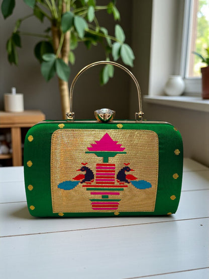 The MorPaakhi Clutch - Design 02