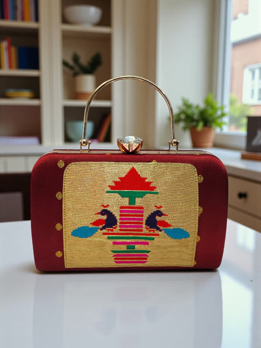 The MorPaakhi Clutch - Design 02