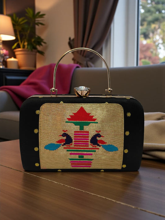 The MorPaakhi Clutch - Design 02