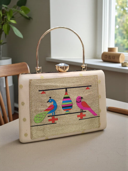 The MorPaakhi Clutch