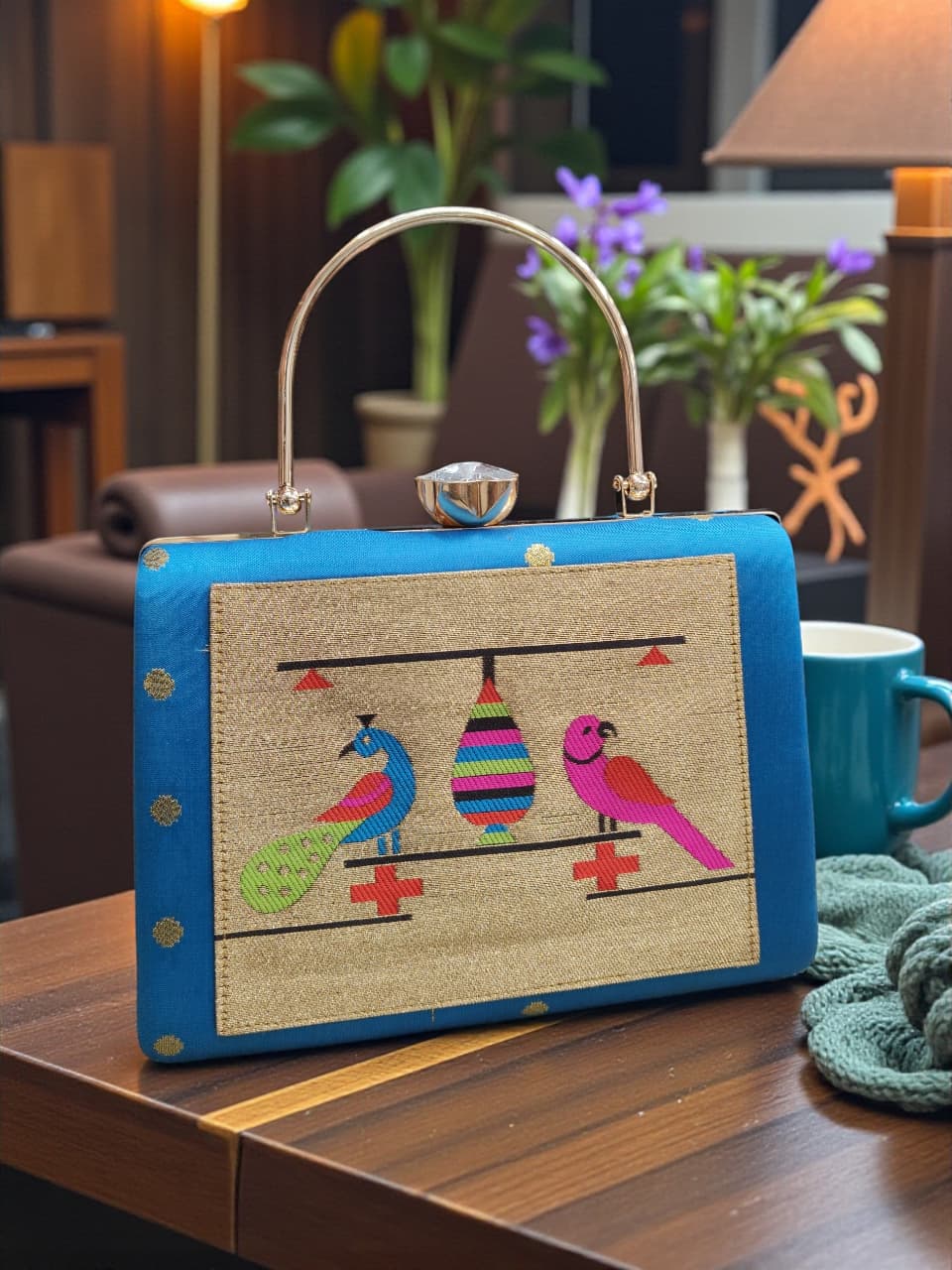 The MorPaakhi Clutch