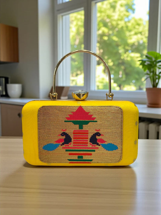 The MorPaakhi Clutch - Design 03