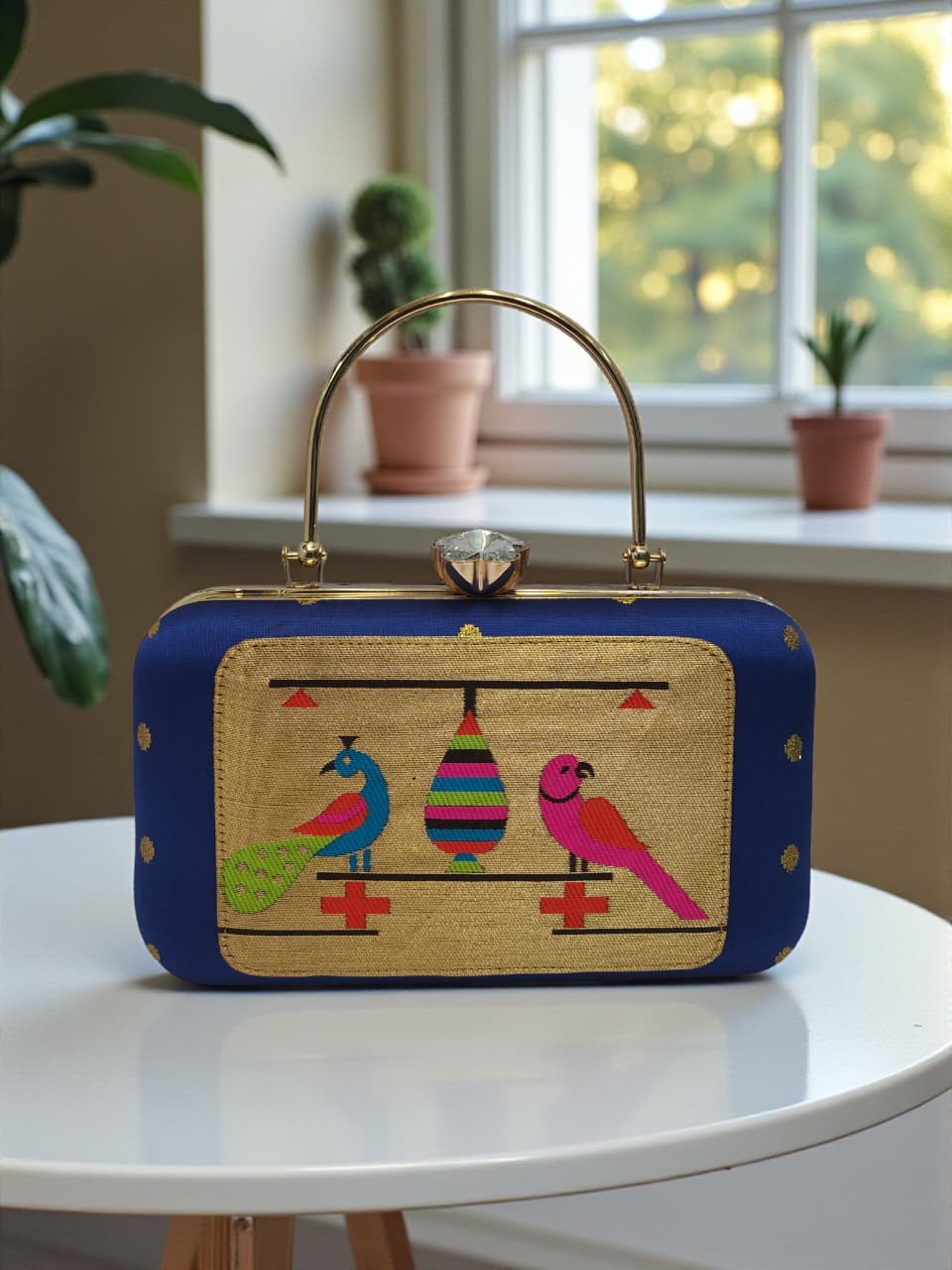 The MorPaakhi Clutch - Design 03