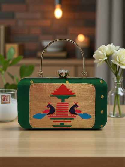 The MorPaakhi Clutch - Design 03