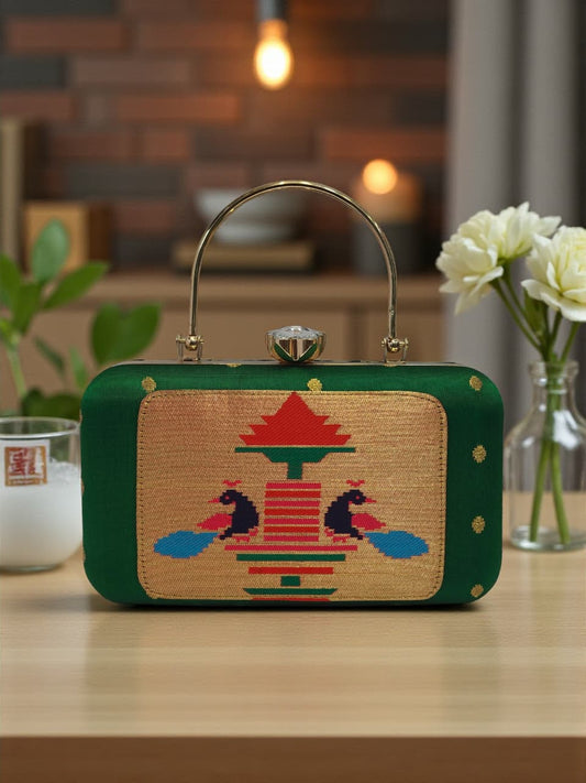 The MorPaakhi Clutch - Design 03