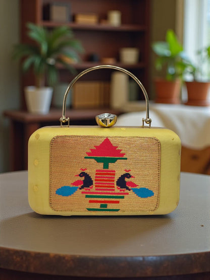 The MorPaakhi Clutch - Design 03