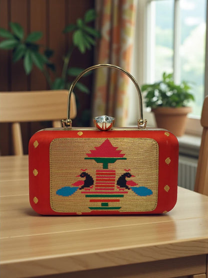 The MorPaakhi Clutch - Design 03