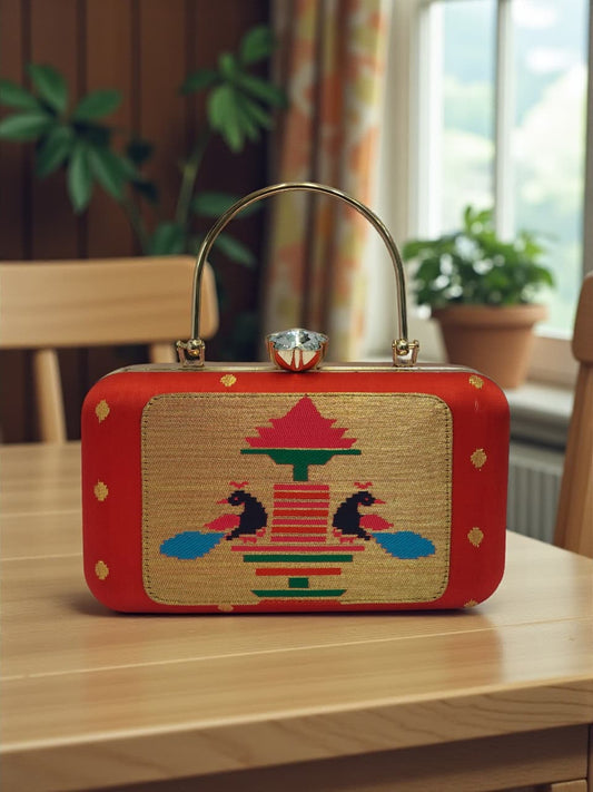 The MorPaakhi Clutch - Design 03