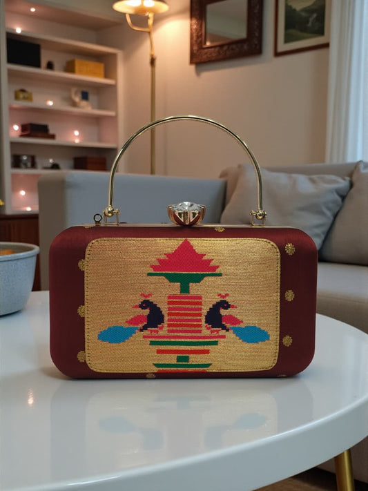 The MorPaakhi Clutch - Design 03
