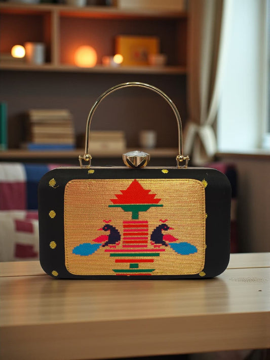 The MorPaakhi Clutch - Design 03