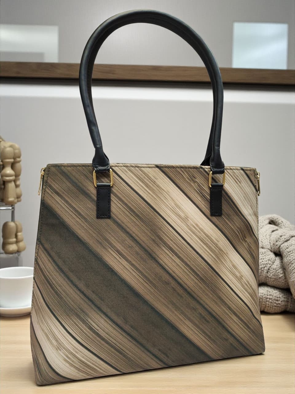 The Side Zipper Tote