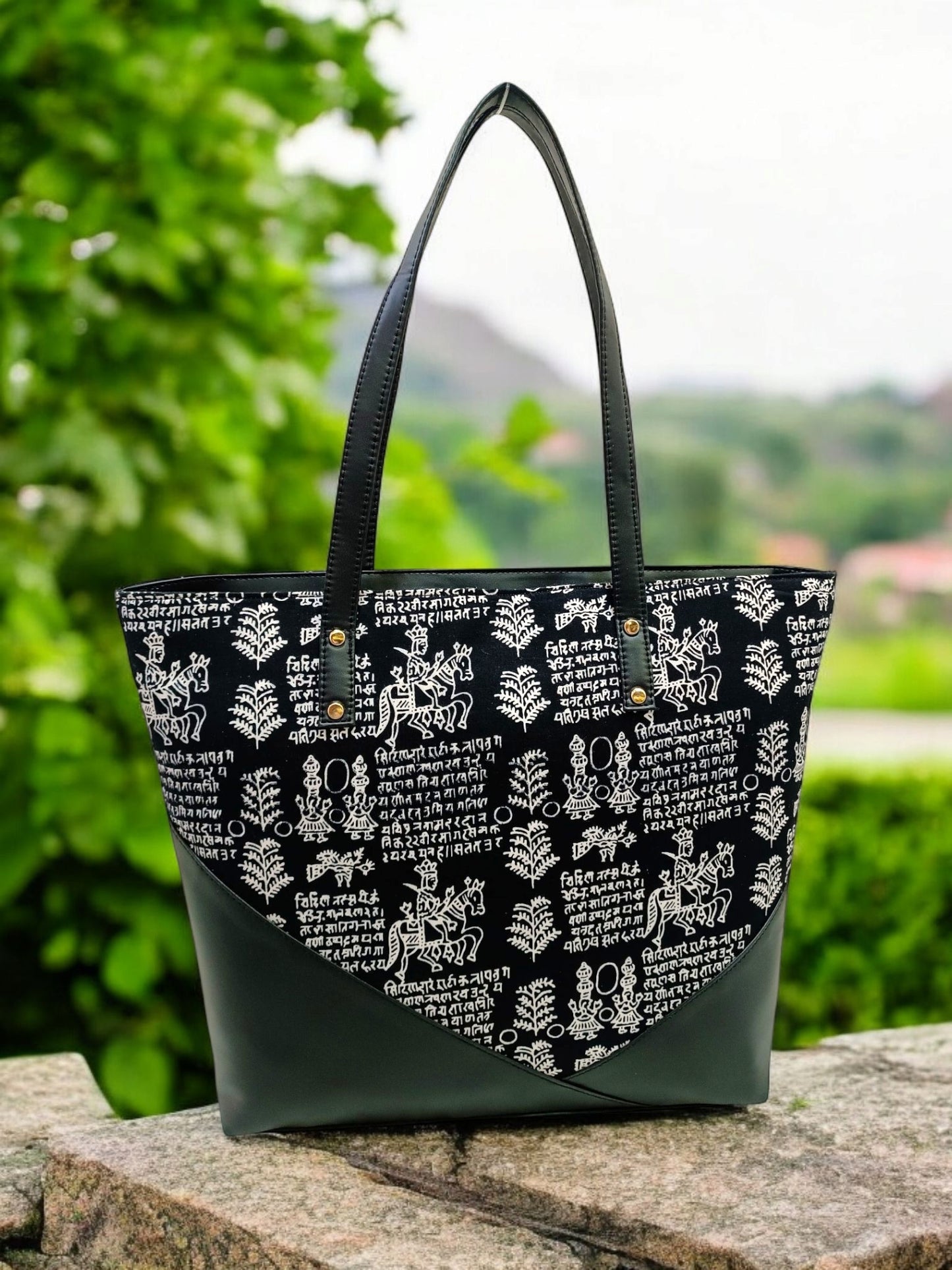 The Light Weight Tote